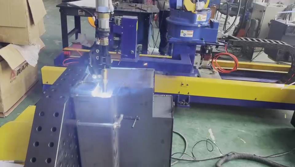 創想焊縫跟蹤系統適配安川機器人在油箱自動焊接的應用案例